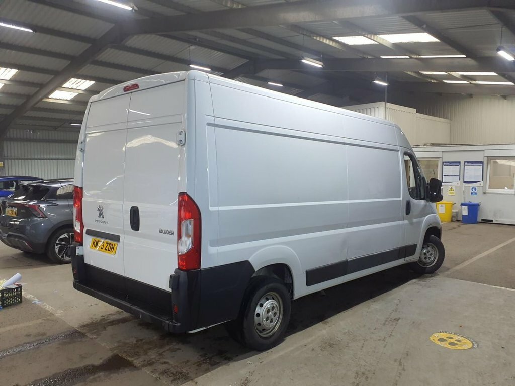 Peugeot Boxer 2.2L Professional Premium White #4