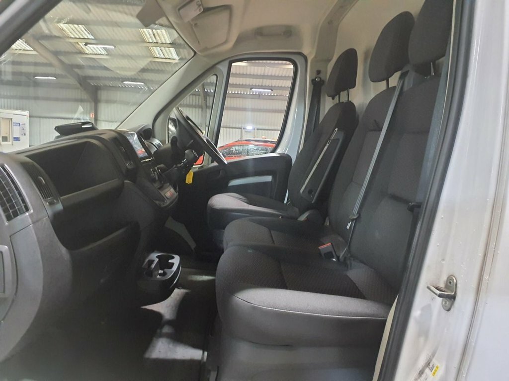 Vauxhall Movano Mpv White #7