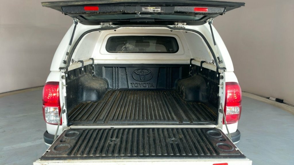 Toyota HILUX 2.4L Icon White #6