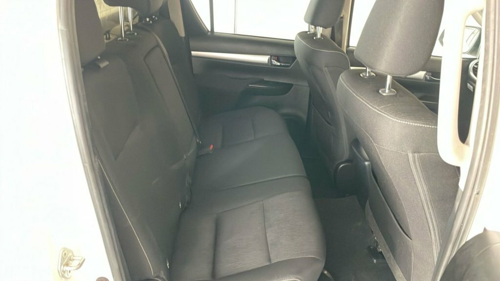 Toyota HILUX 2.4L Icon White #5