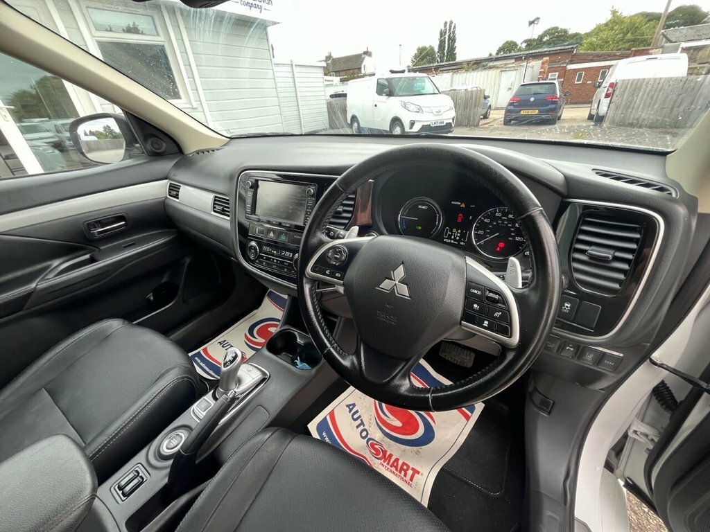 Mitsubishi Outlander Phev Gx 4H White #30