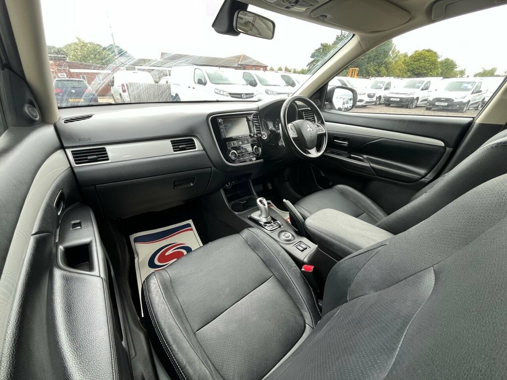 Mitsubishi Outlander Phev Gx 4H White #18