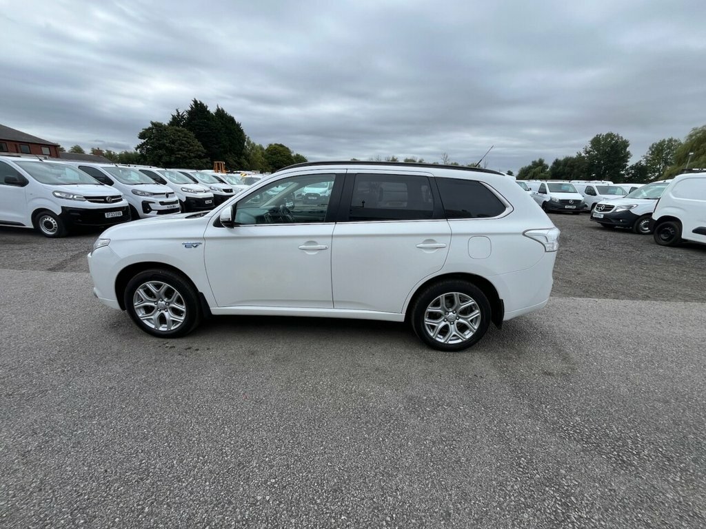 Mitsubishi Outlander 2L Gx4hs White #2