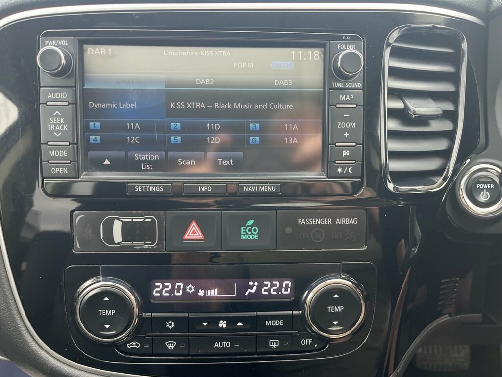 Mitsubishi Outlander Phev Gx 4H White #34