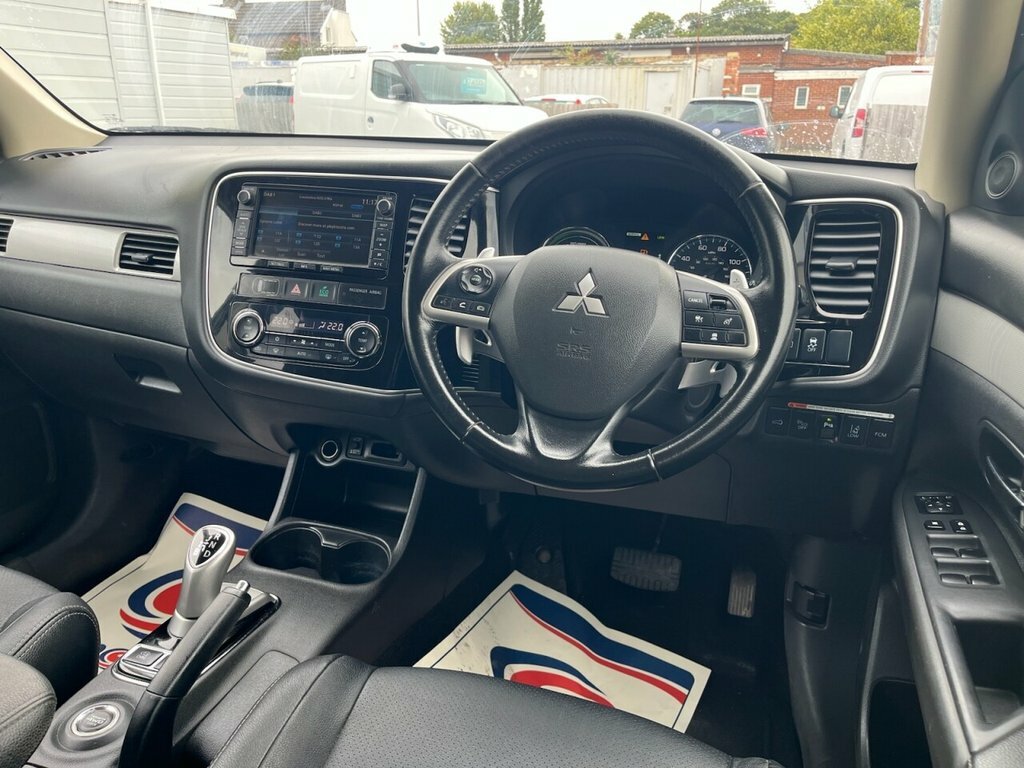Mitsubishi Outlander Phev Gx 4H White #23