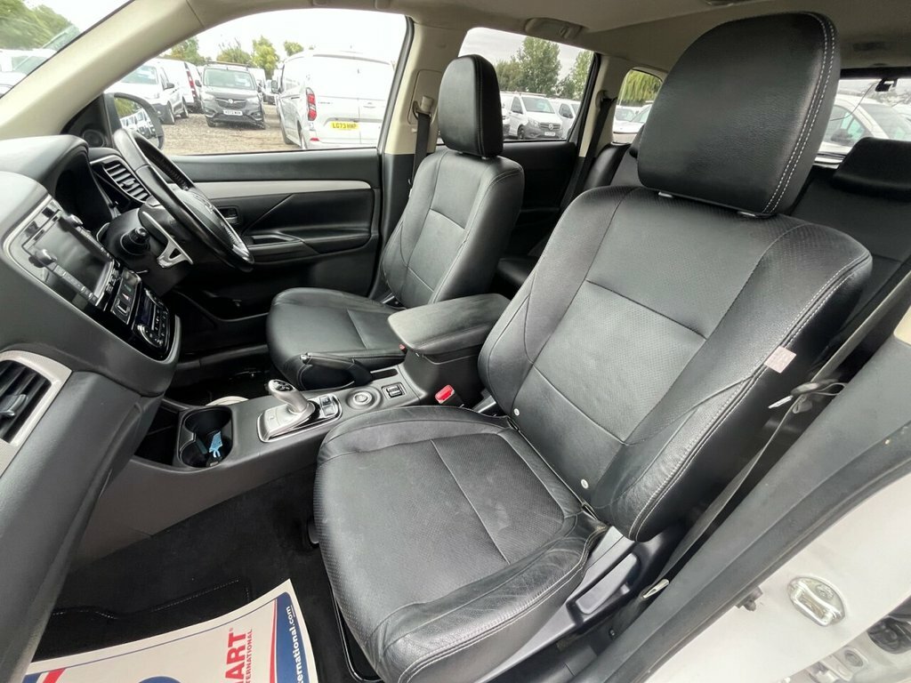 Mitsubishi Outlander Phev Gx 4H White #19