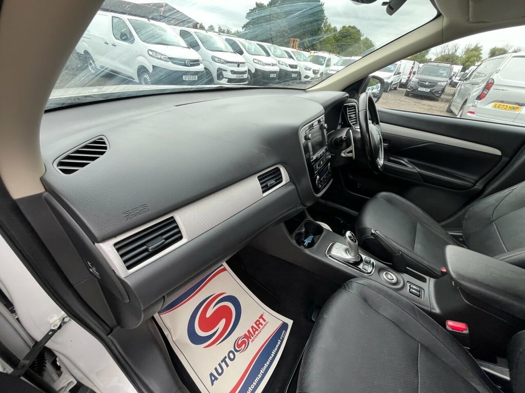 Mitsubishi Outlander Phev Gx 4H White #20