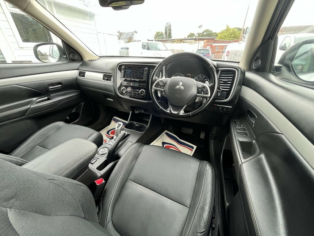 Mitsubishi Outlander Phev Gx 4H White #24