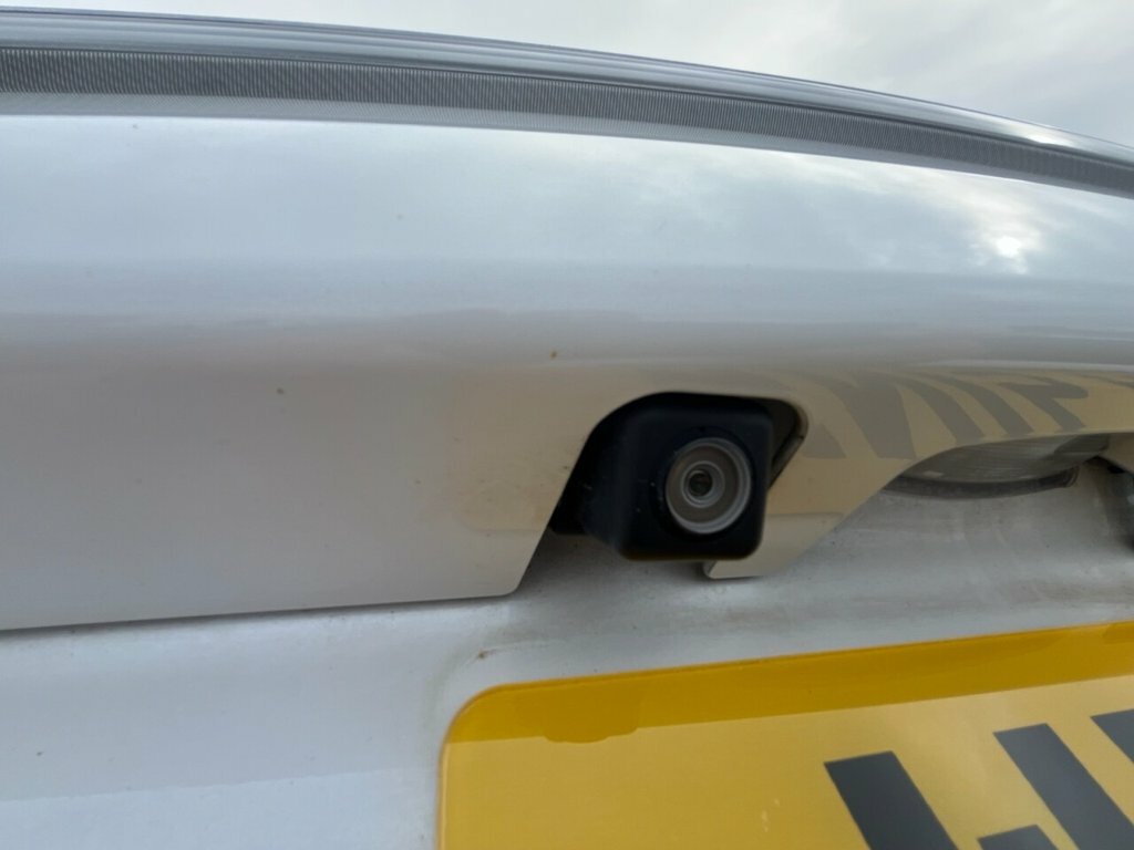 Mitsubishi Outlander Phev Gx 4H White #14
