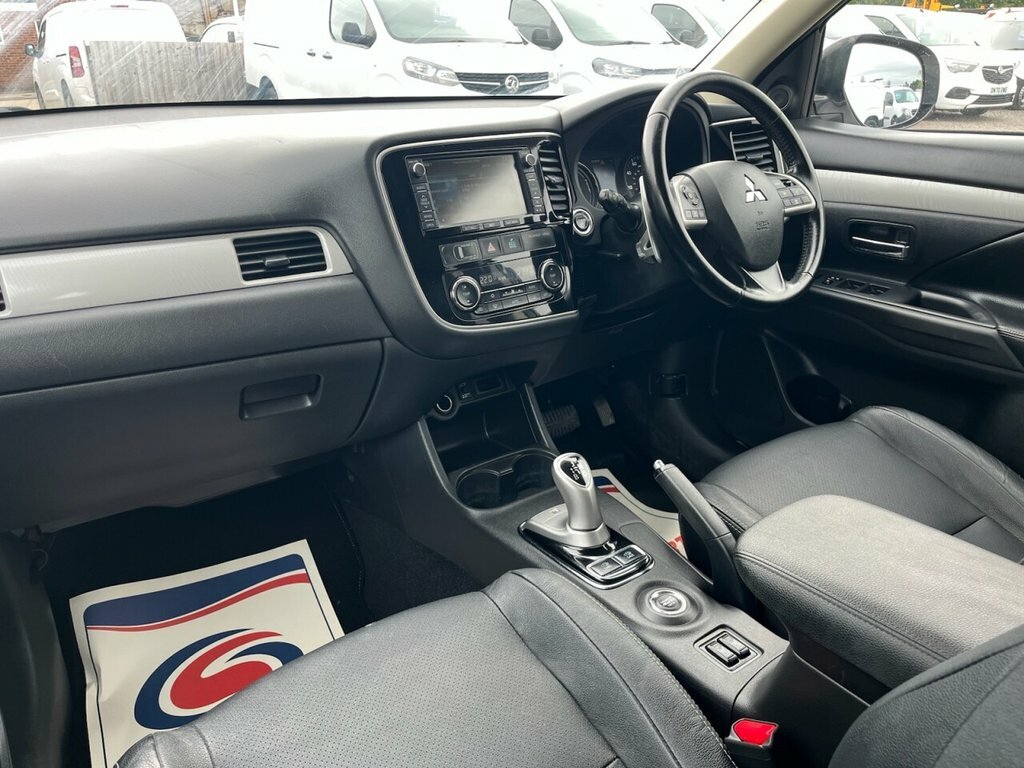 Mitsubishi Outlander Phev Gx 4H White #17