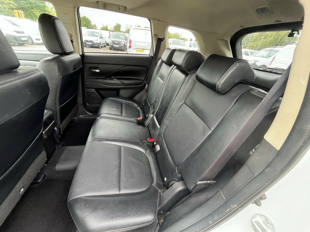 Mitsubishi Outlander Phev Gx 4H White #15