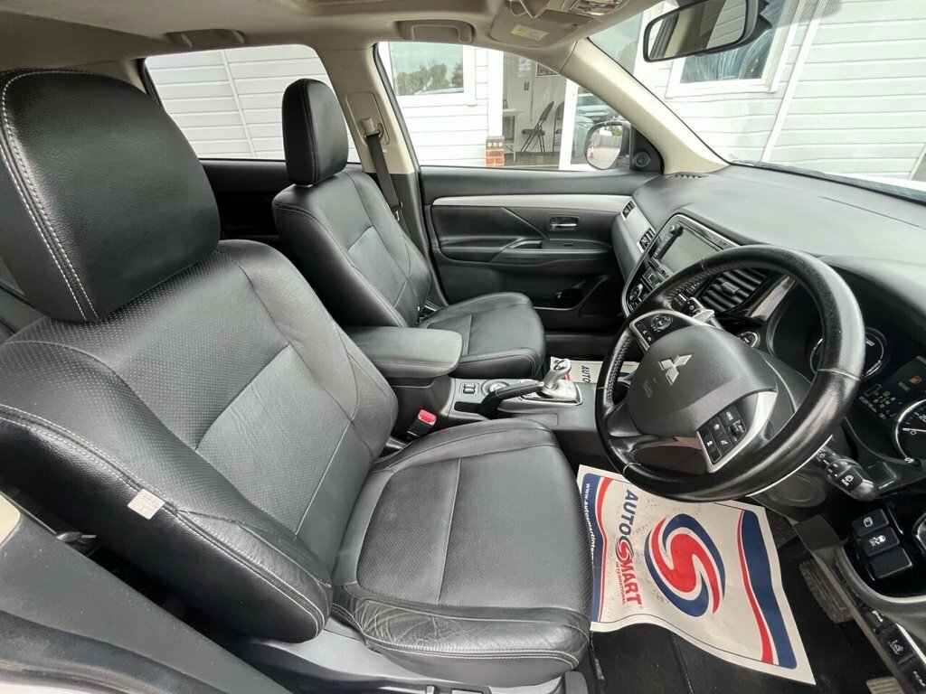 Mitsubishi Outlander Phev Gx 4H White #31