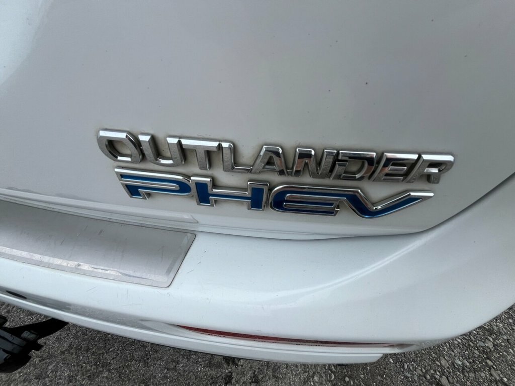 Mitsubishi Outlander Phev Gx 4H White #8