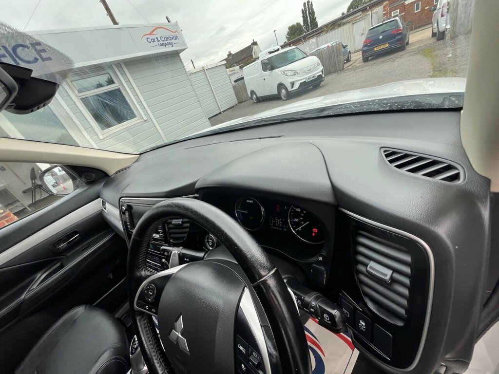 Mitsubishi Outlander Phev Gx 4H White #29