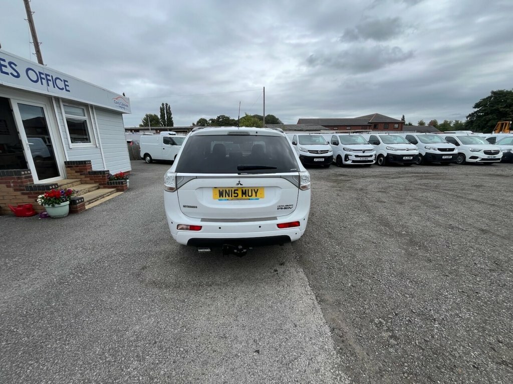 Mitsubishi Outlander 2L Gx4hs White #3