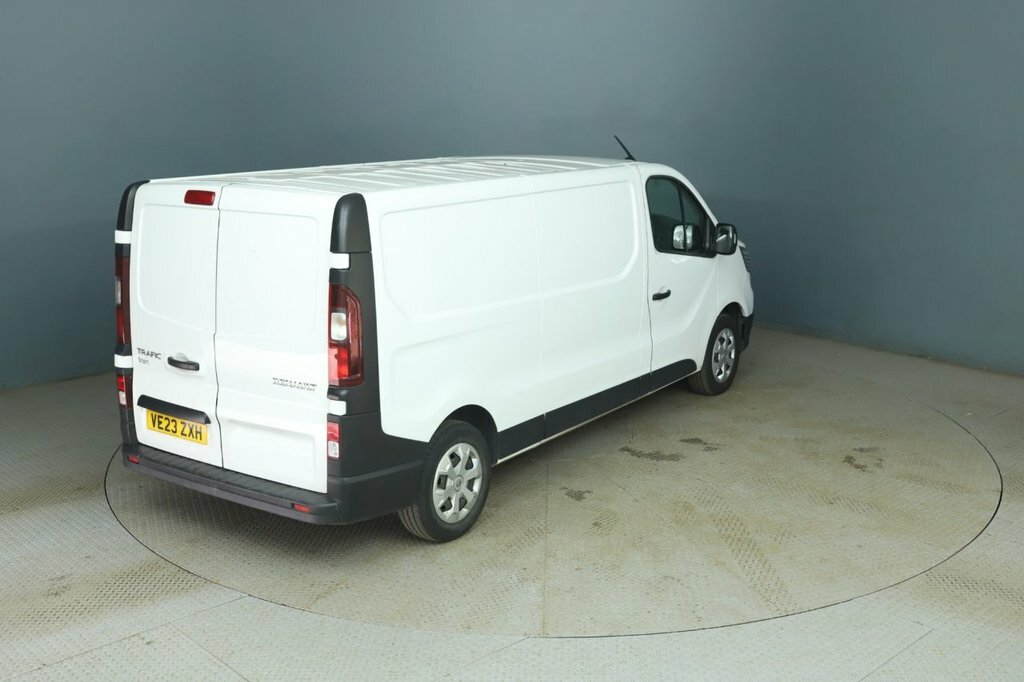 Renault Trafic 2L Start White #6