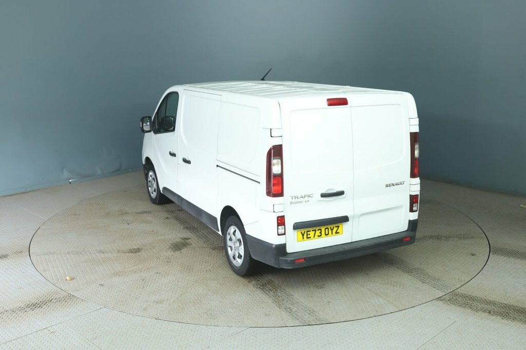 Renault Trafic 2L Business White #3