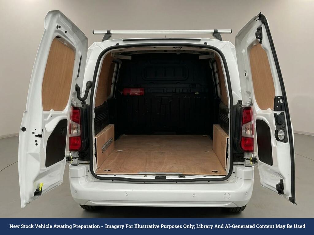 Vauxhall Combo 1.5 Turbo D 2300 Sportive Panel Van Man White #4