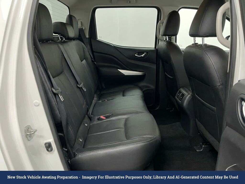 Nissan Navara 2.3 Dci Tekna Pickup Double Cab White #4