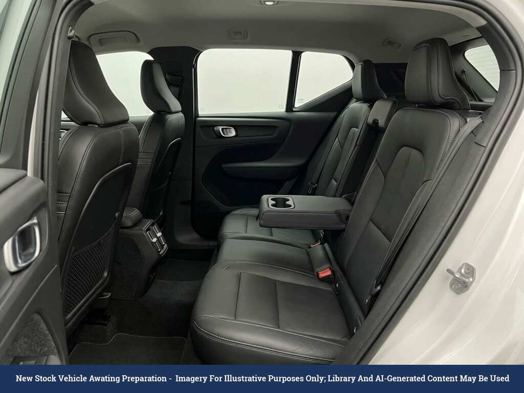 Volvo XC40 2.0 D3 Momentum Suv Euro 6 Ss White #4