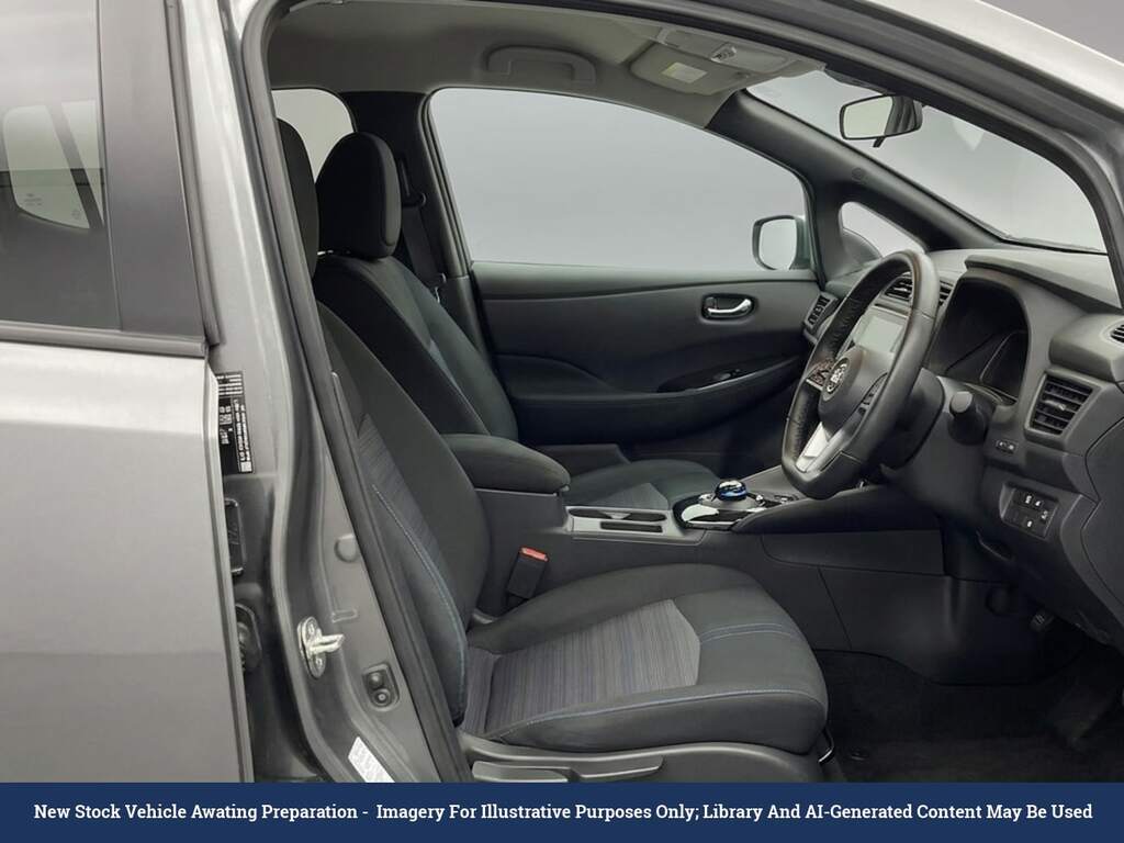 Nissan Leaf 39Kwh Acenta Hatchback 150 Ps Grey #2