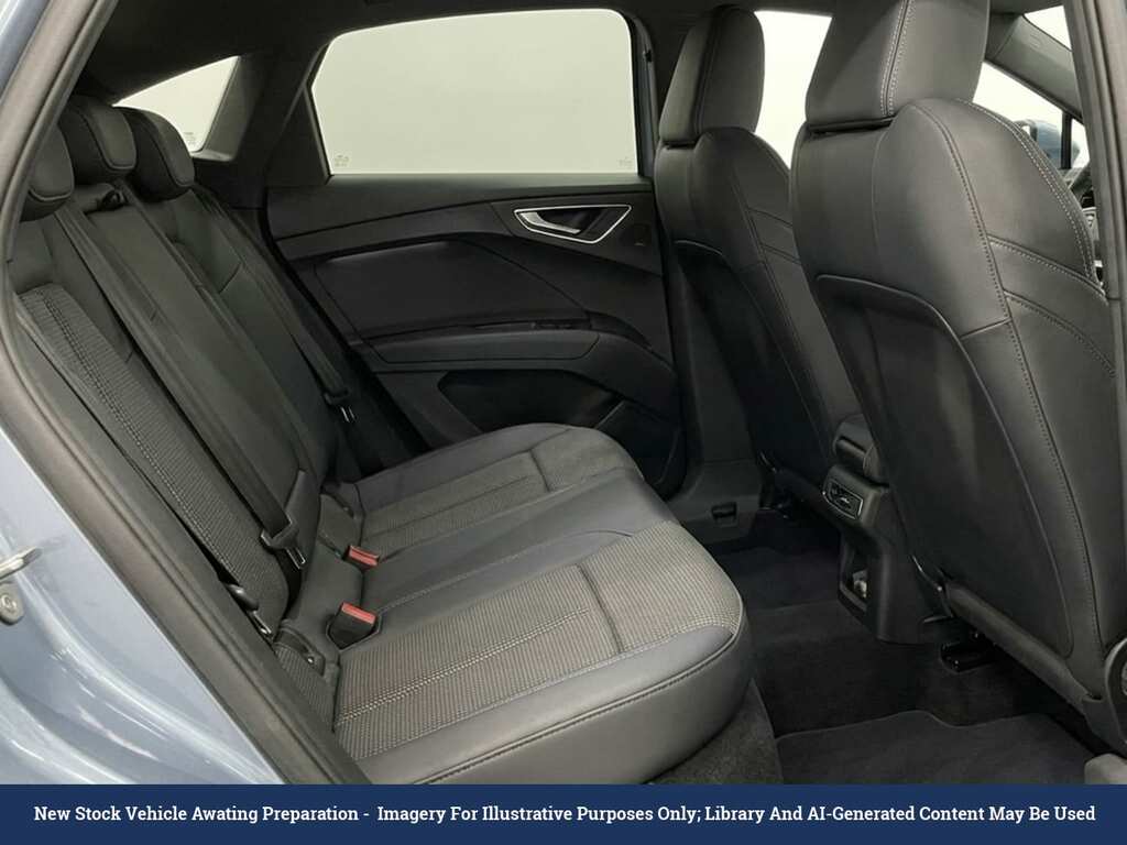 Audi Q4 E Tron 35 S Line Suv 55Kwh 170 Ps Blue #4