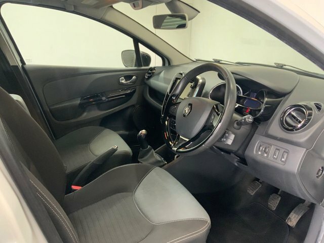 Renault Clio Dynamique Medianav Black #24
