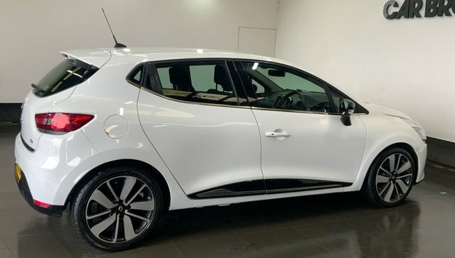 Renault Clio Dynamique Medianav Black #12
