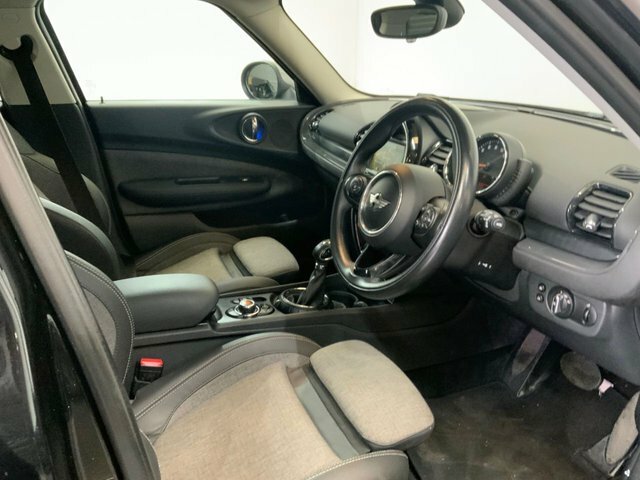 Mini Clubman Cooper Red #19