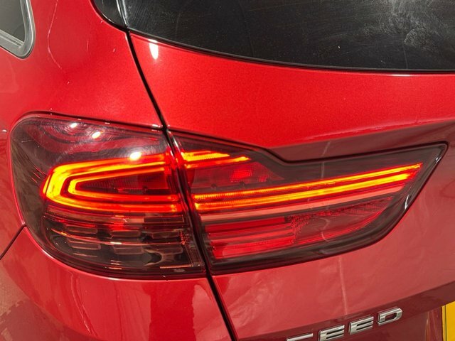 Kia Ceed Crdi 3 Sportswagon AX19JYD Red #5
