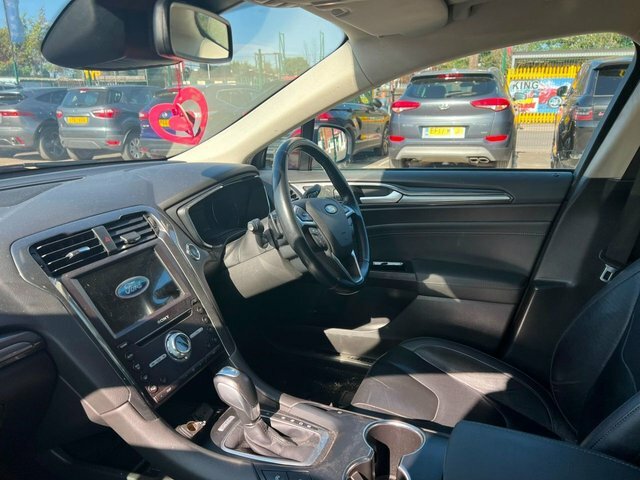 Ford Mondeo Ecoboost Titanium Edition Hatchback Red #6