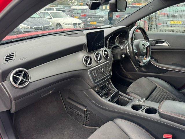 Mercedes-Benz GLA Class Gla220d Amg Line Premium Red #6