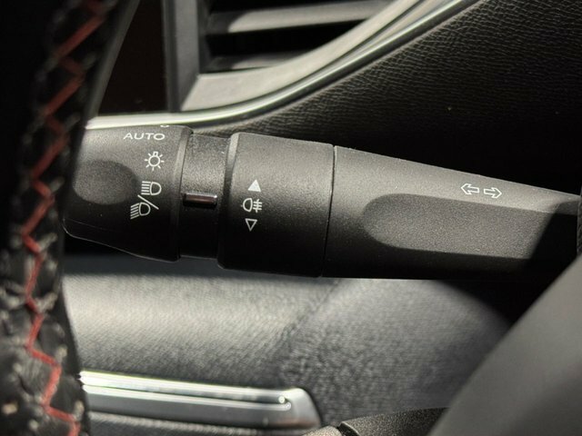 Peugeot 308 Hatchback 1.5 Black #30