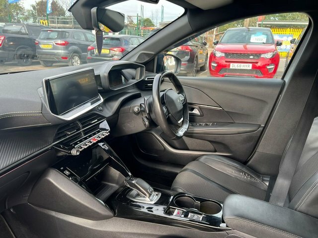 Peugeot 208 Gt Line Black #6