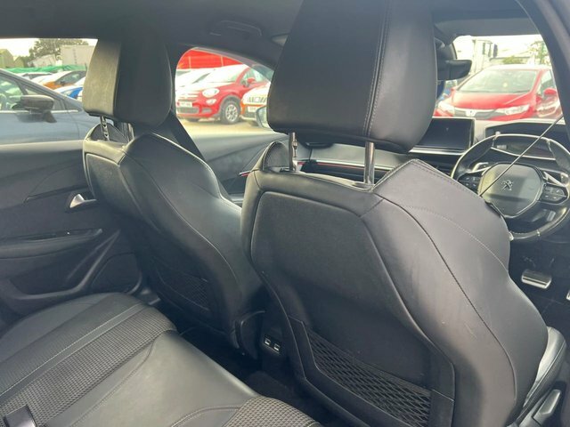 Peugeot 208 Gt Line Black #7