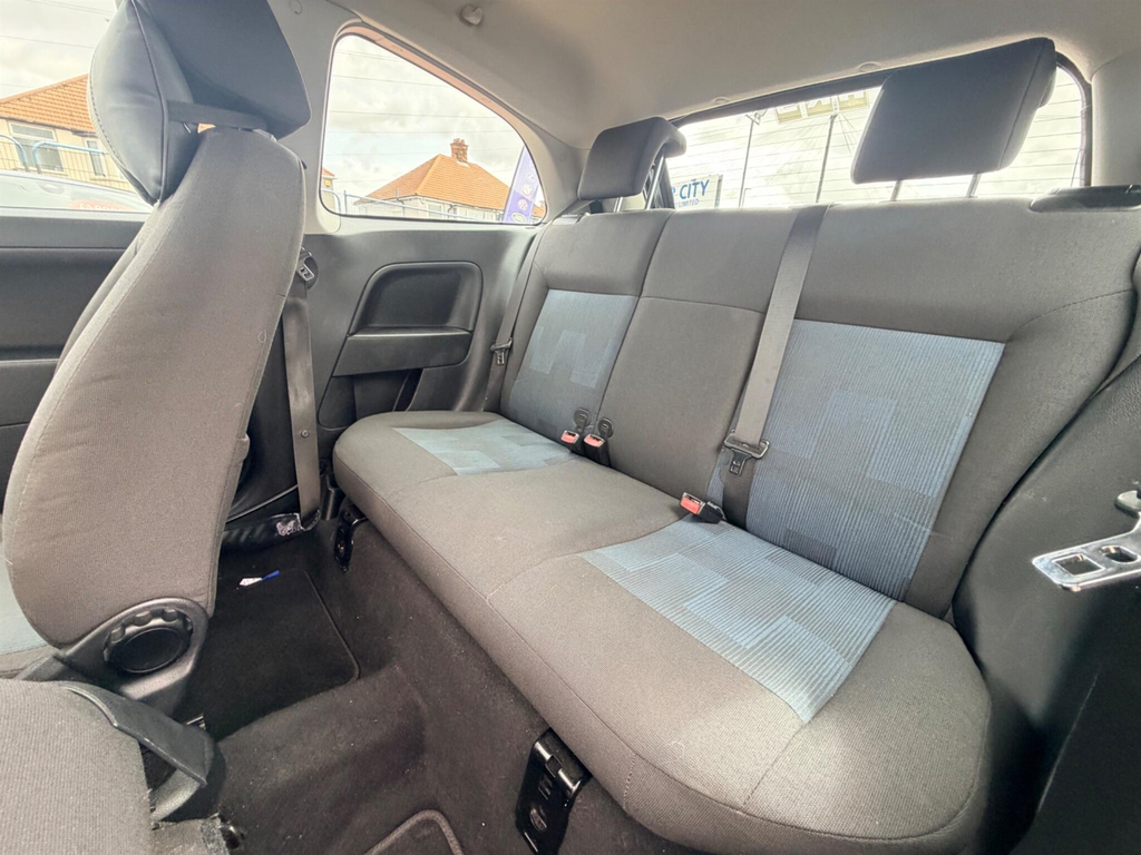 Ford Fiesta 1.4 Silver Silver #12