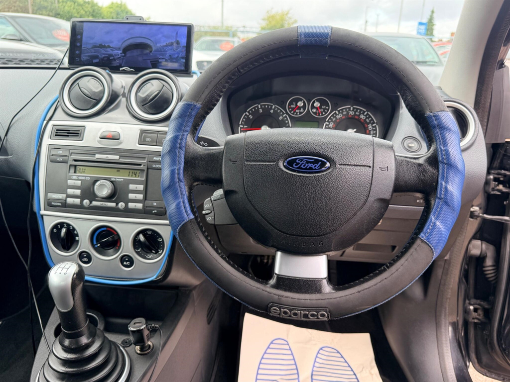 Ford Fiesta 1.4 Silver Silver #17