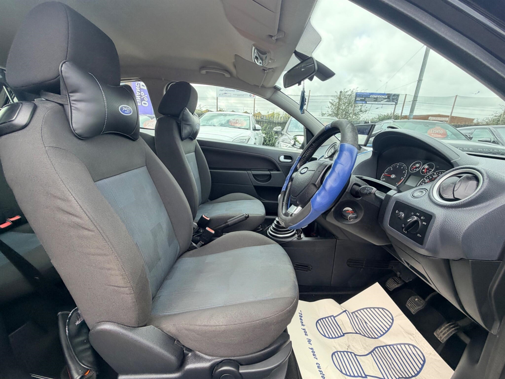 Ford Fiesta 1.4 Silver Silver #13