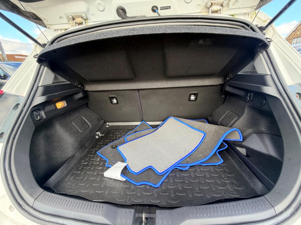 Toyota Auris Design Blue #18
