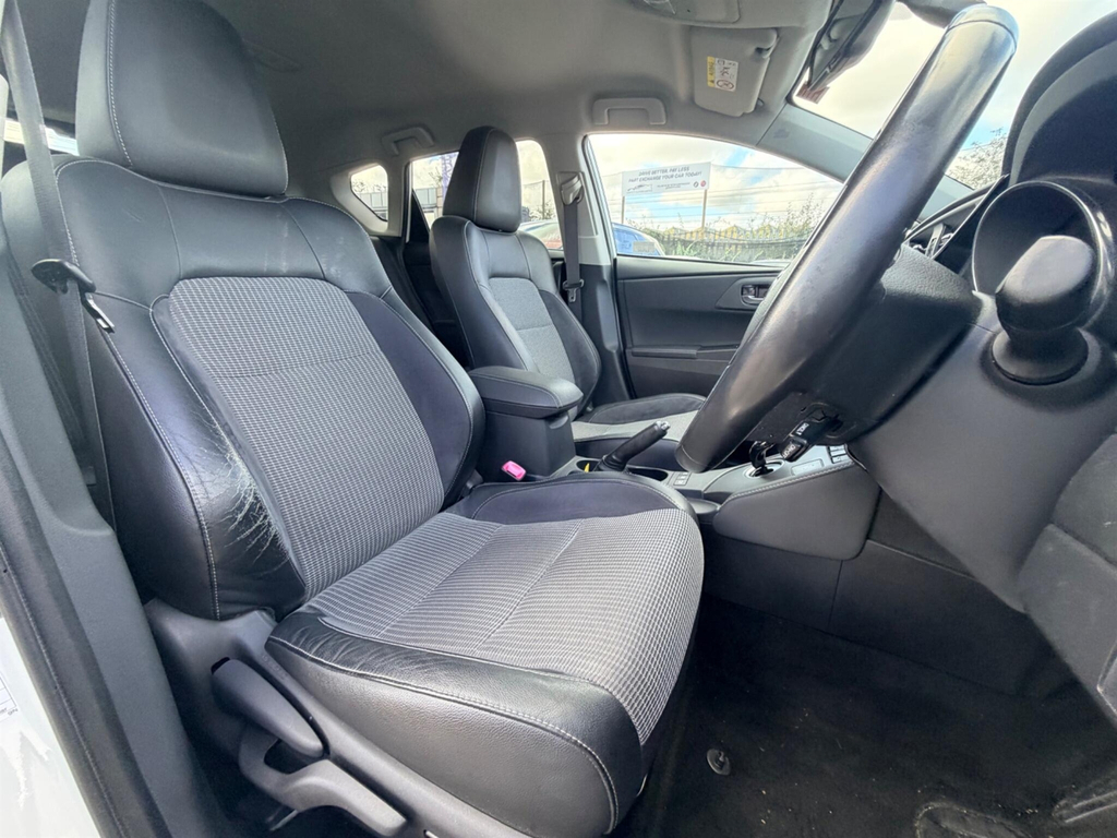 Toyota Auris Design Blue #15