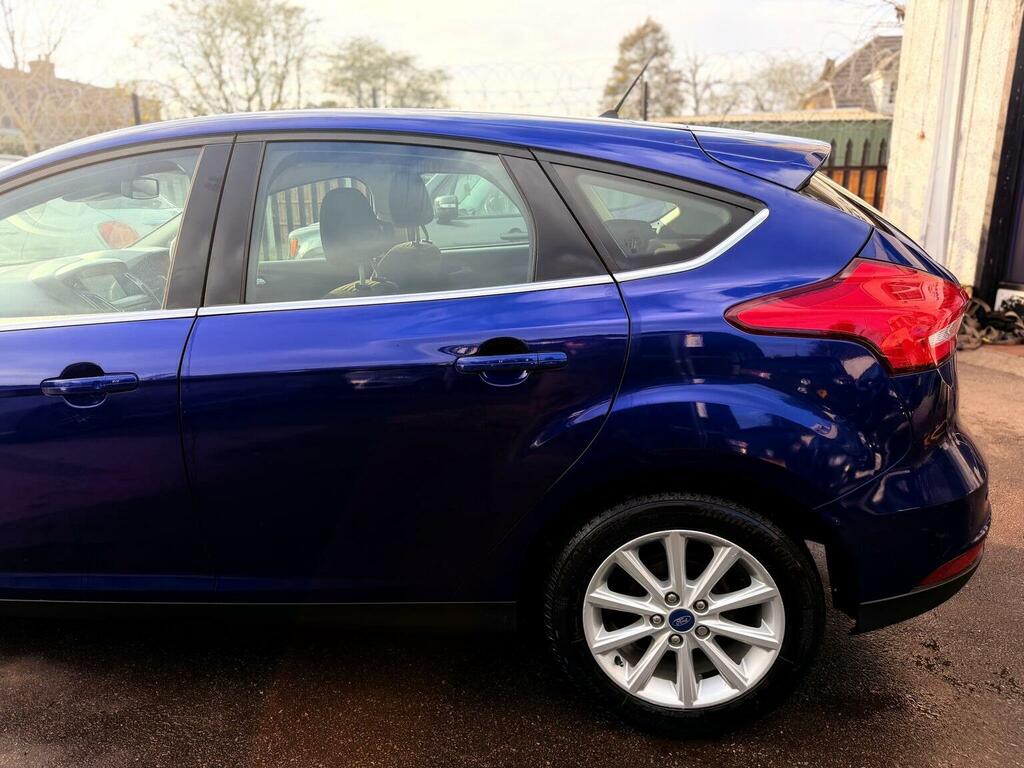 Ford Focus 1.0T Ecoboost St-line Hatchback White #7