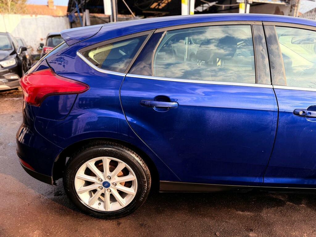 Ford Focus 1.0T Ecoboost St-line Hatchback White #33