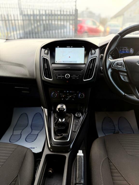 Ford Focus 1.0T Ecoboost St-line Hatchback White #14