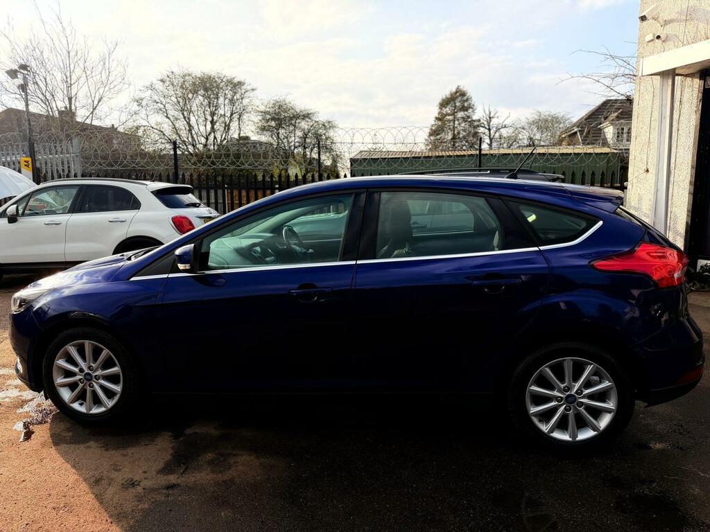 Ford Focus 1.0T Ecoboost St-line Hatchback White #8