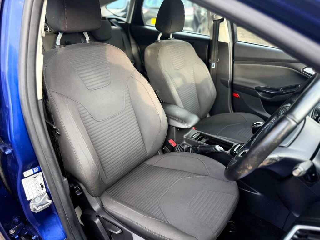 Ford Focus 1.0T Ecoboost St-line Hatchback White #16