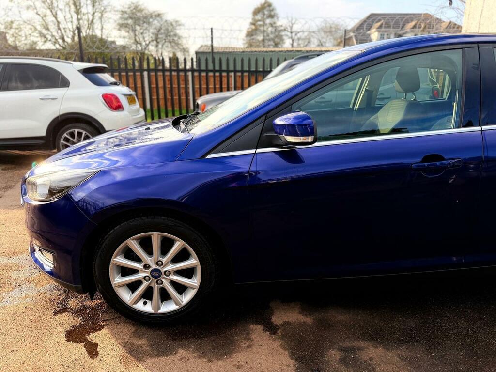 Ford Focus 1.0T Ecoboost St-line Hatchback White #9