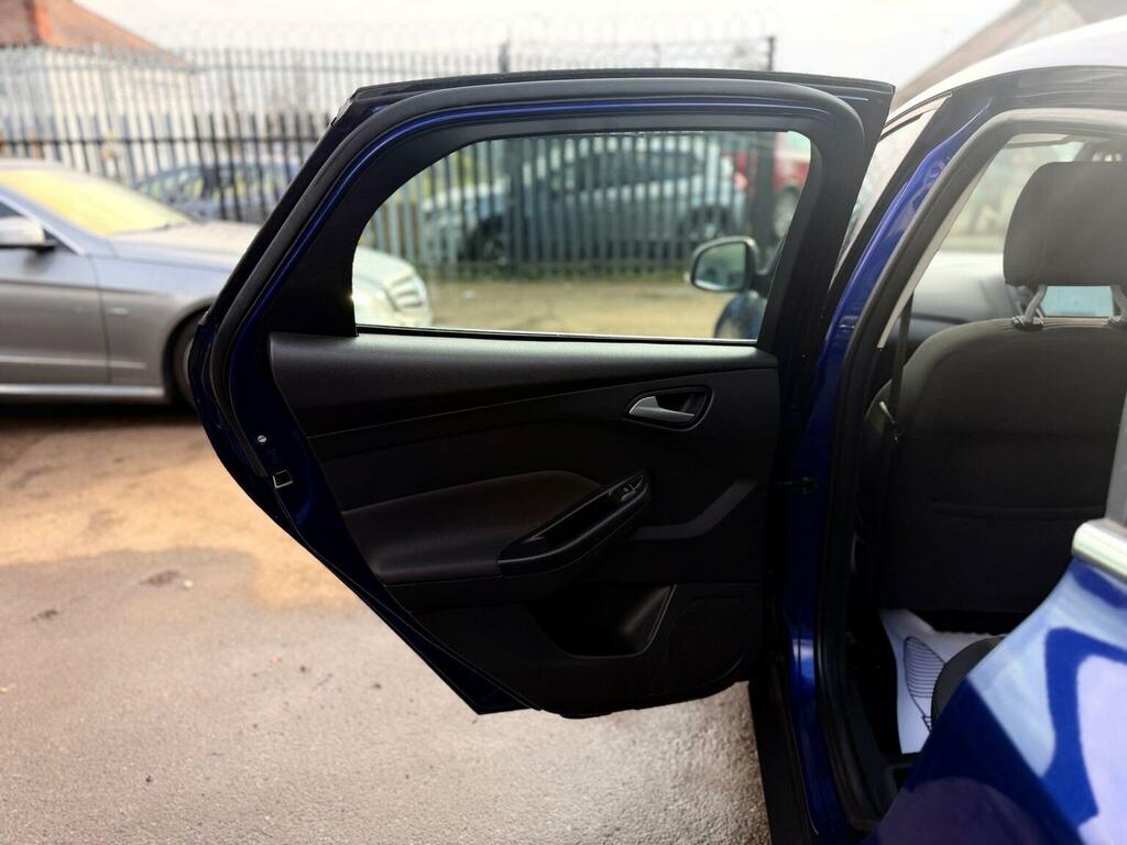 Ford Focus 1.0T Ecoboost St-line Hatchback White #31