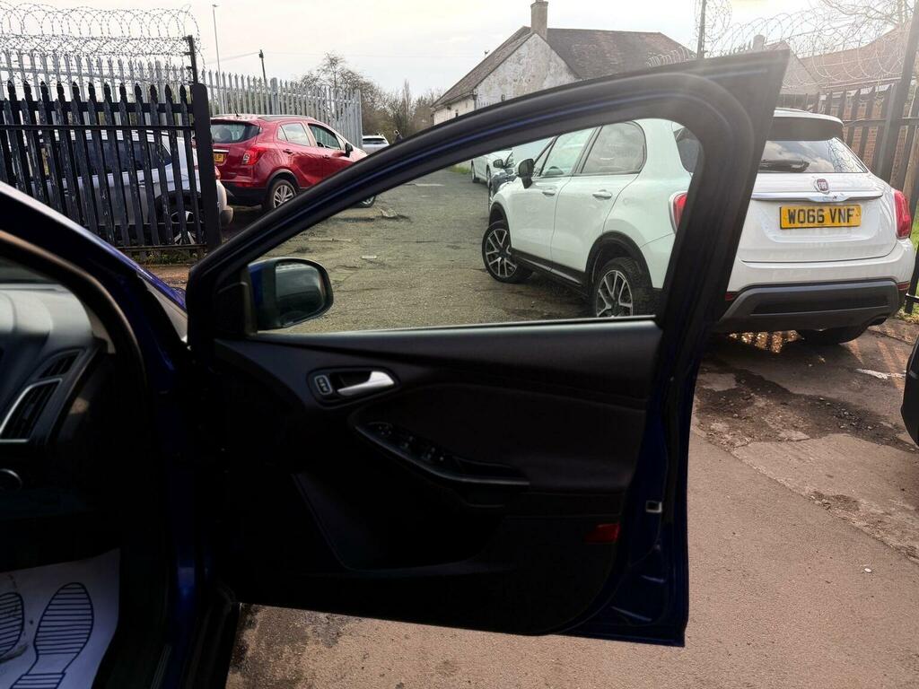Ford Focus 1.0T Ecoboost St-line Hatchback White #47