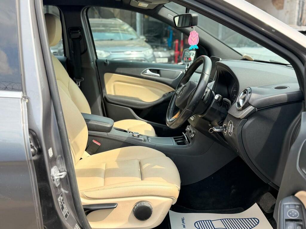 Mercedes-Benz B Class B250e Art Premium Blue #17
