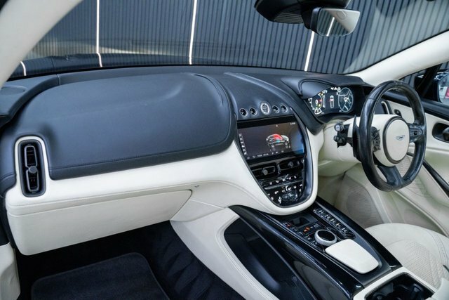 Aston Martin DBX V8 550 #30